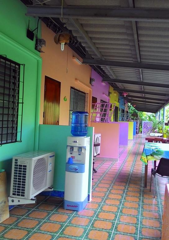 Baan Benjathip Hostel Amphawa Kamer foto