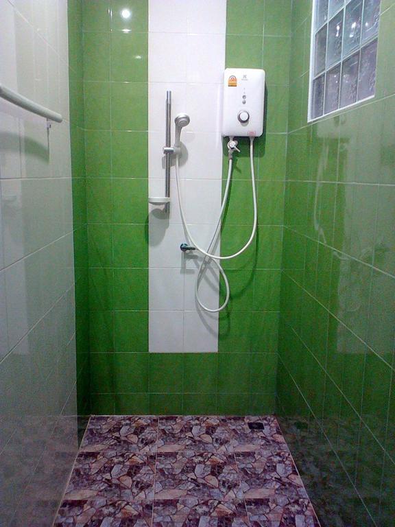 Baan Benjathip Hostel Amphawa Kamer foto