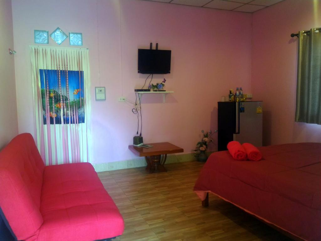 Baan Benjathip Hostel Amphawa Buitenkant foto