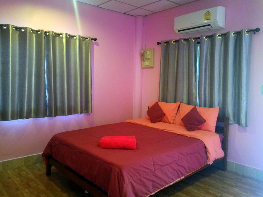 Baan Benjathip Hostel Amphawa Buitenkant foto