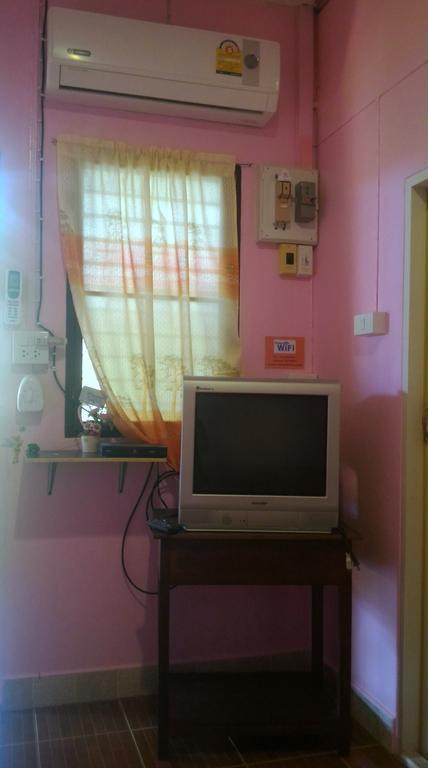 Baan Benjathip Hostel Amphawa Buitenkant foto