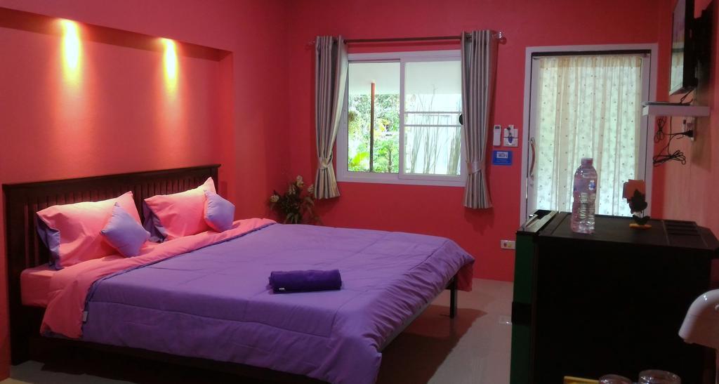 Baan Benjathip Hostel Amphawa Buitenkant foto