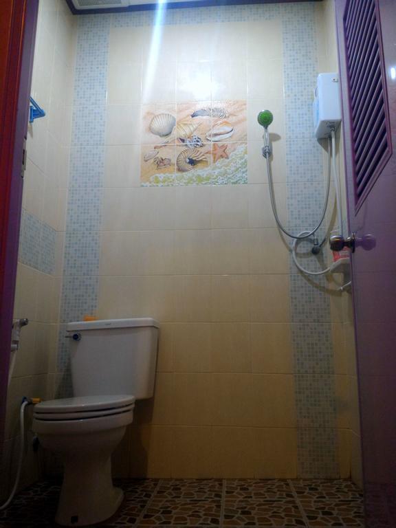Baan Benjathip Hostel Amphawa Buitenkant foto