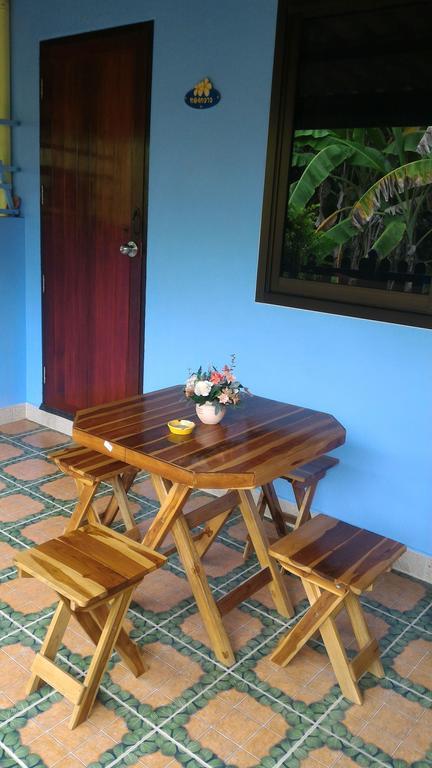 Baan Benjathip Hostel Amphawa Buitenkant foto